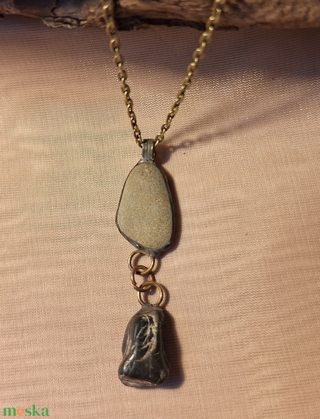 Antik hatású kő medál ásvány csüngővel - ékszer - nyaklánc - medálos nyaklánc - Meska.hu