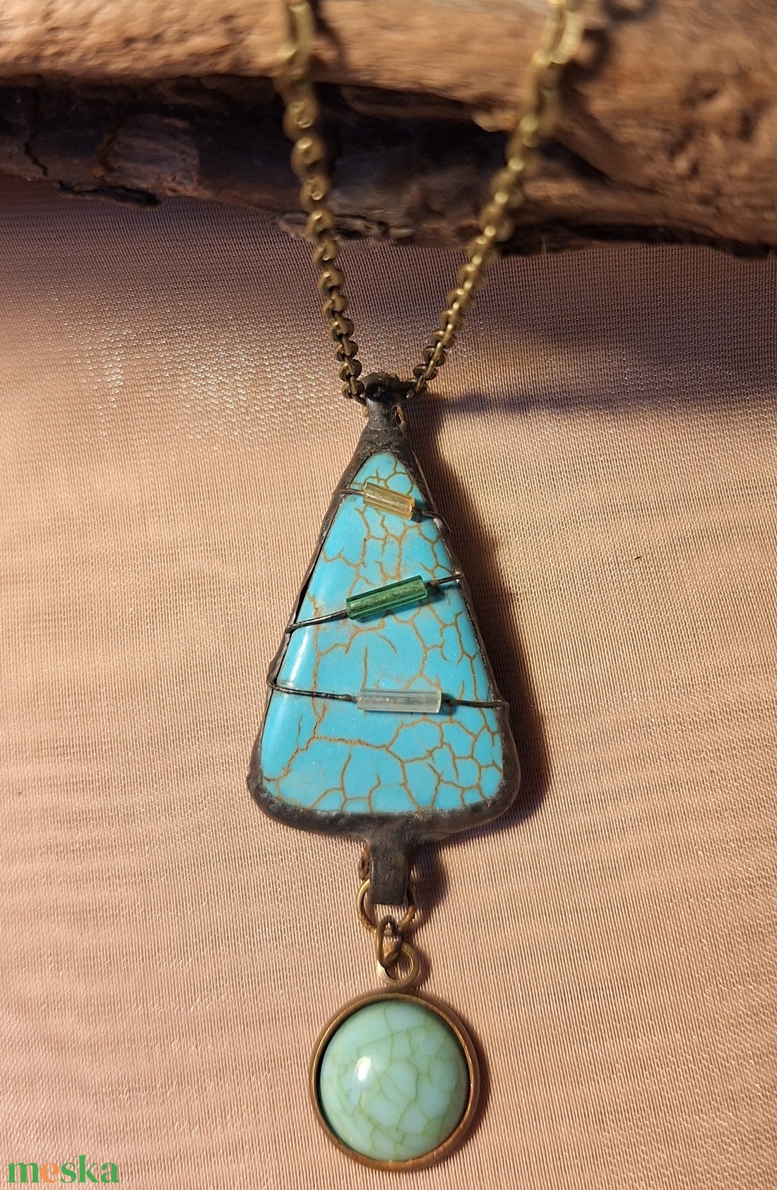 Antik hatású nyaklánc türkiz medállal hozzáillő csüngővel metálfényű hosszúkás gyönggyel díszítve - ékszer - nyaklánc - medálos nyaklánc - Meska.hu