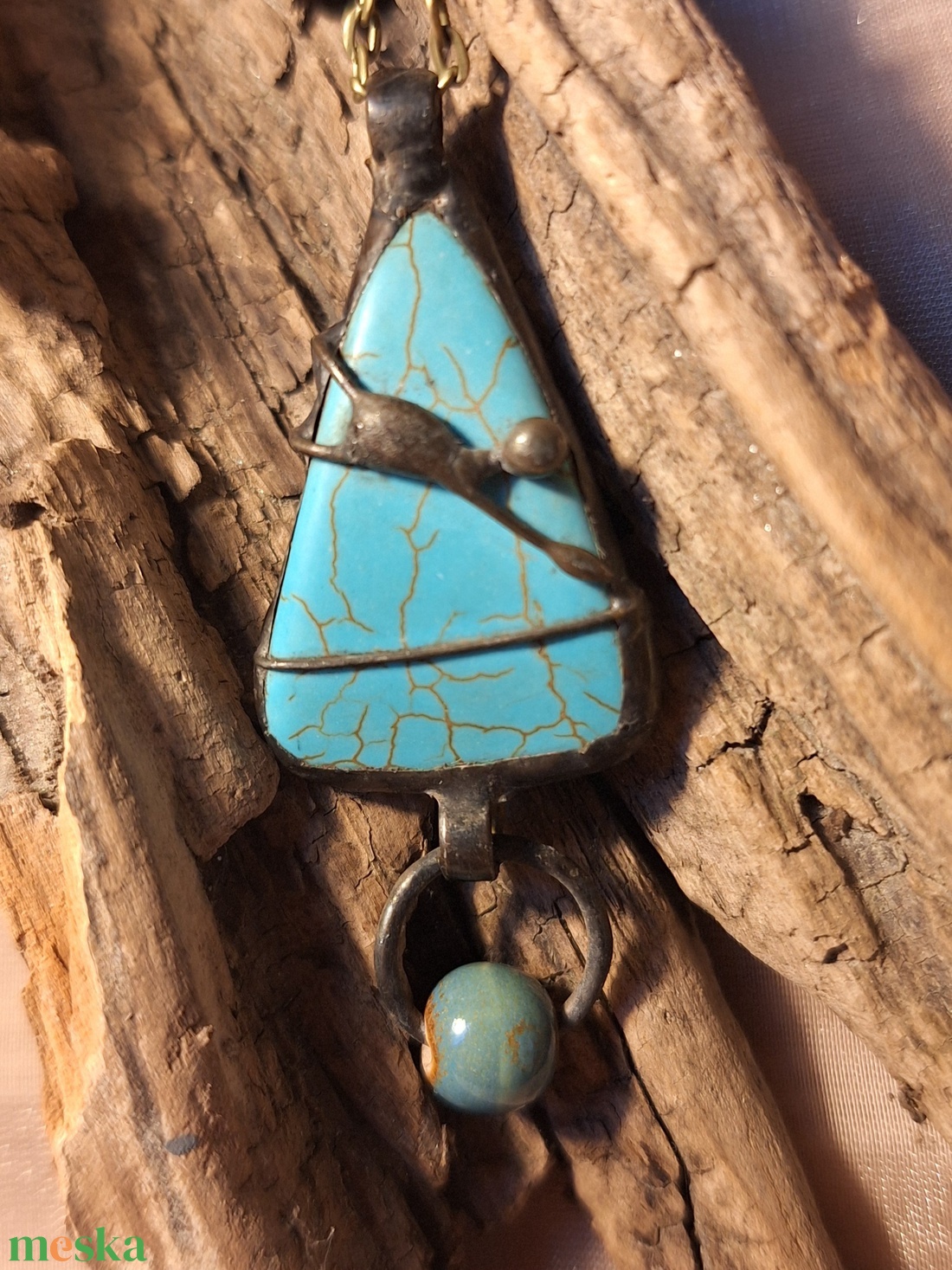 Antik hatású nyaklánc türkiz medál kerámia gyöngy csöngővel díszítve - ékszer - nyaklánc - medálos nyaklánc - Meska.hu