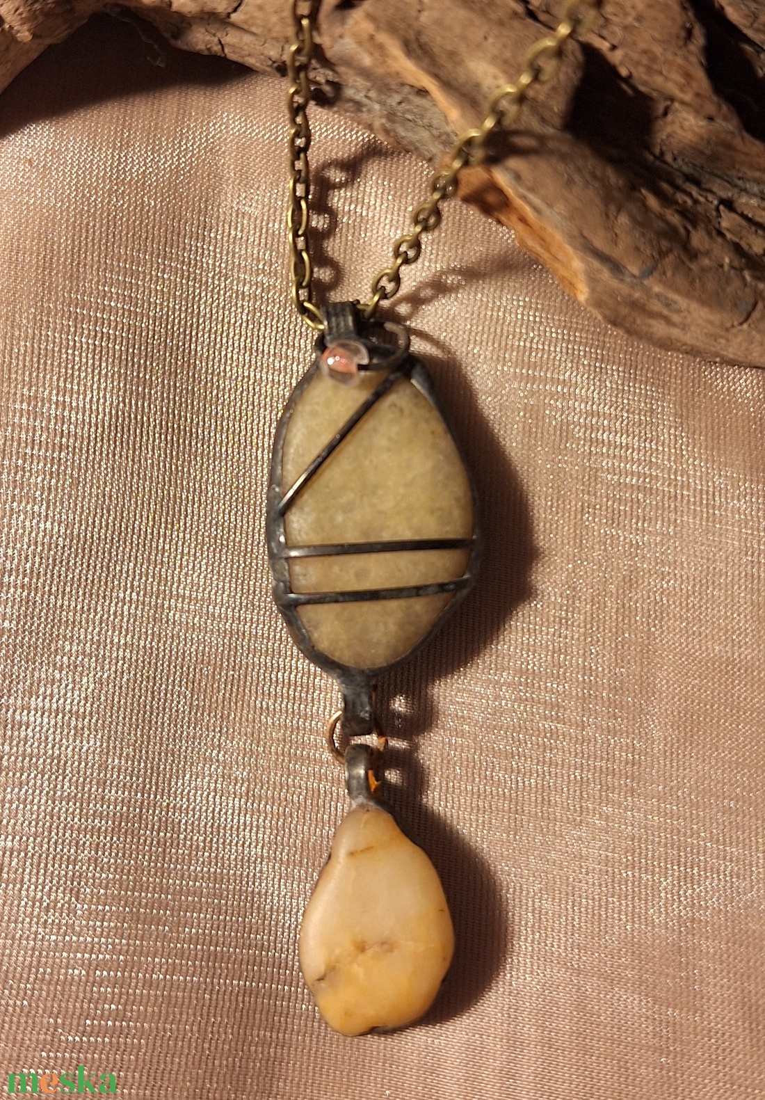 Antik hatású kő medál egyedi díszítéssel, csüngővel - ékszer - nyaklánc - medálos nyaklánc - Meska.hu