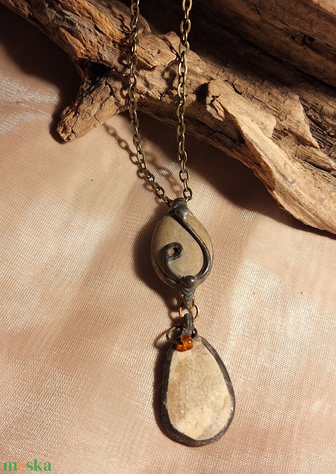 Antik hatású kő medál egyedi díszítéssel - ékszer - nyaklánc - medálos nyaklánc - Meska.hu