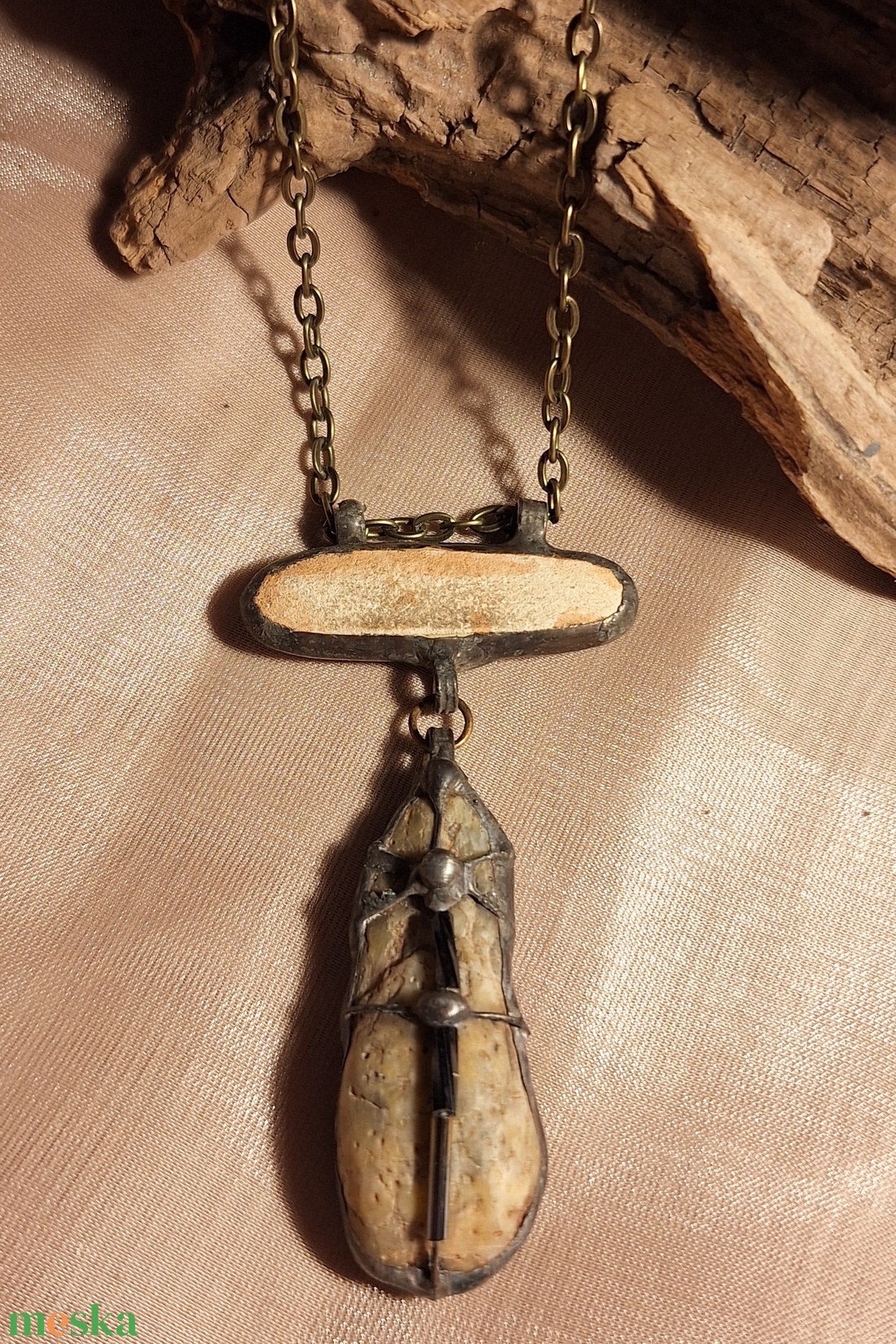 Antik hatású kő medál vasalt csüngővel - ékszer - nyaklánc - medálos nyaklánc - Meska.hu