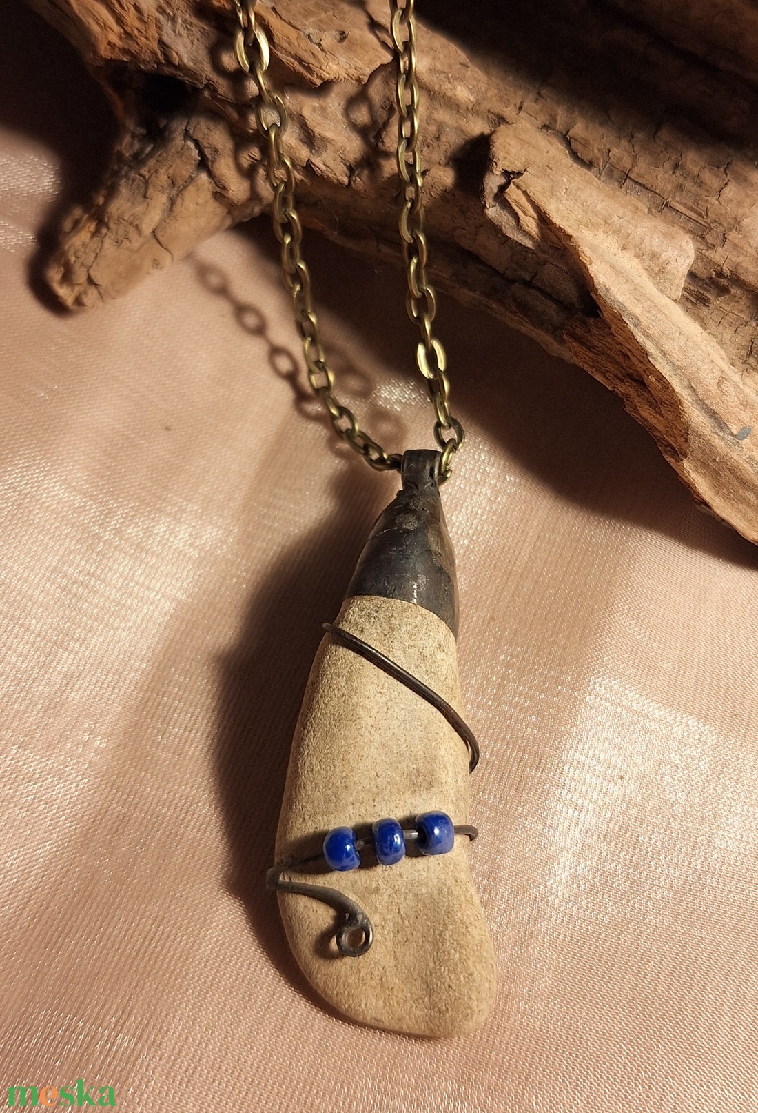 Antik hatású kő medál egyedi gyöngyös díszítéssel - ékszer - nyaklánc - medálos nyaklánc - Meska.hu