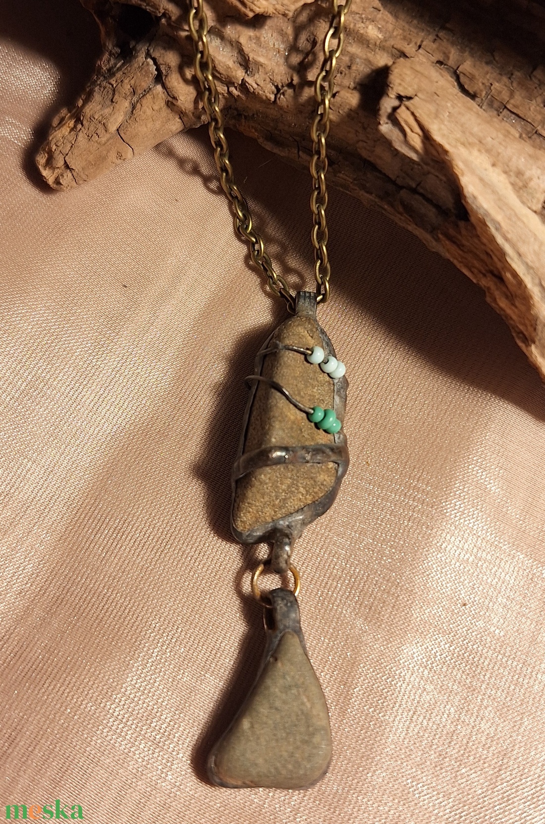 Antik hatású gyöngyökkel díszített kő medál  - ékszer - nyaklánc - medálos nyaklánc - Meska.hu