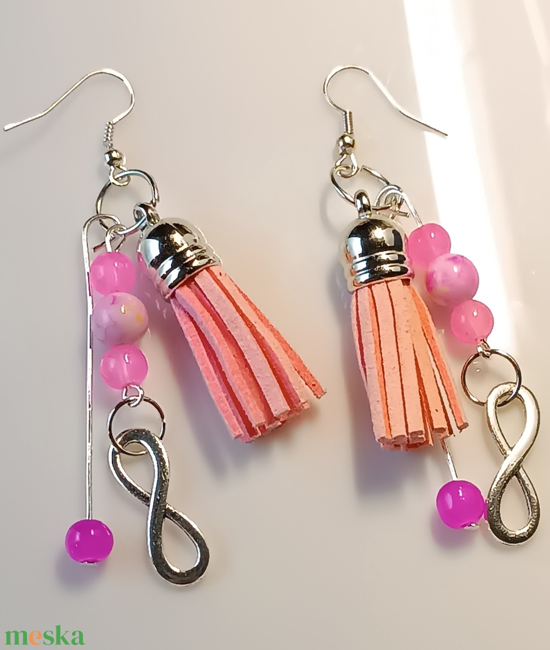 A végtelenbe és tovább pink - ékszer - fülbevaló - lógó fülbevaló - Meska.hu A végtelenbe és tovább pink - ékszer - fülbevaló - lógó fülbevaló - Meska.hu