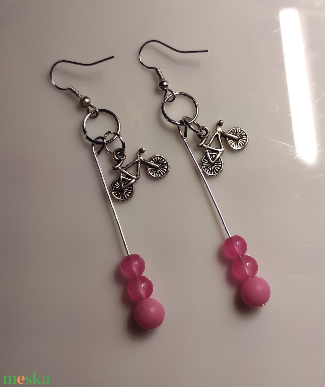 Bohókás Fülbevaló Mini Díszítésekkel - pink gyöngyökkel, bicikli charmmal. - ékszer - fülbevaló - lógó fülbevaló - Meska.hu Bohókás Fülbevaló Mini Díszítésekkel - pink gyöngyökkel, bicikli charmmal. - ékszer - fülbevaló - lógó fülbevaló - Meska.hu