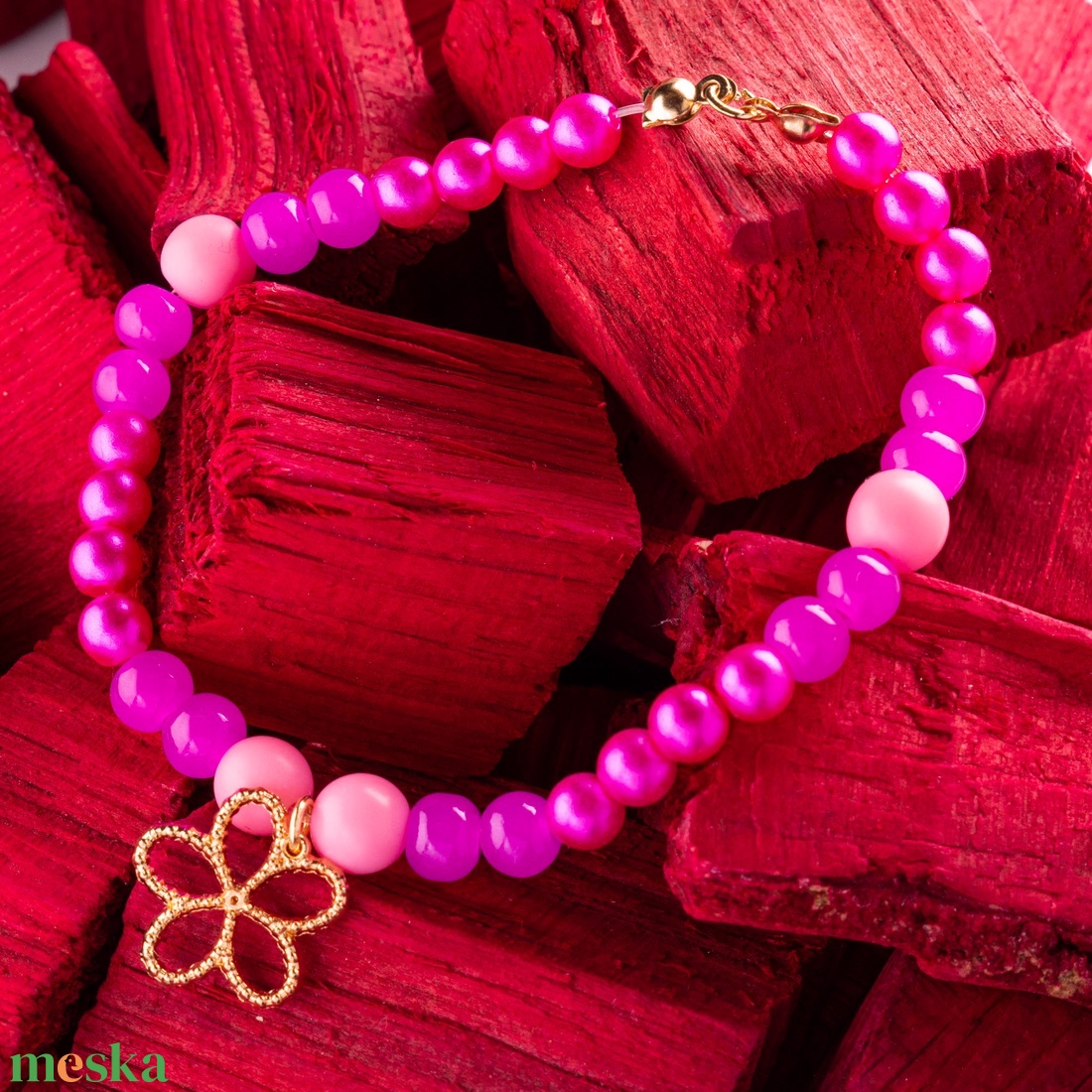 Bohókás Karkötő Mini Díszítésekkel - pink gyöngyökkel, százszorszép virágos charmmal - ékszer - karkötő - gyöngyös karkötő - Meska.hu Bohókás Karkötő Mini Díszítésekkel - pink gyöngyökkel, százszorszép virágos charmmal - ékszer - karkötő - gyöngyös karkötő - Meska.hu