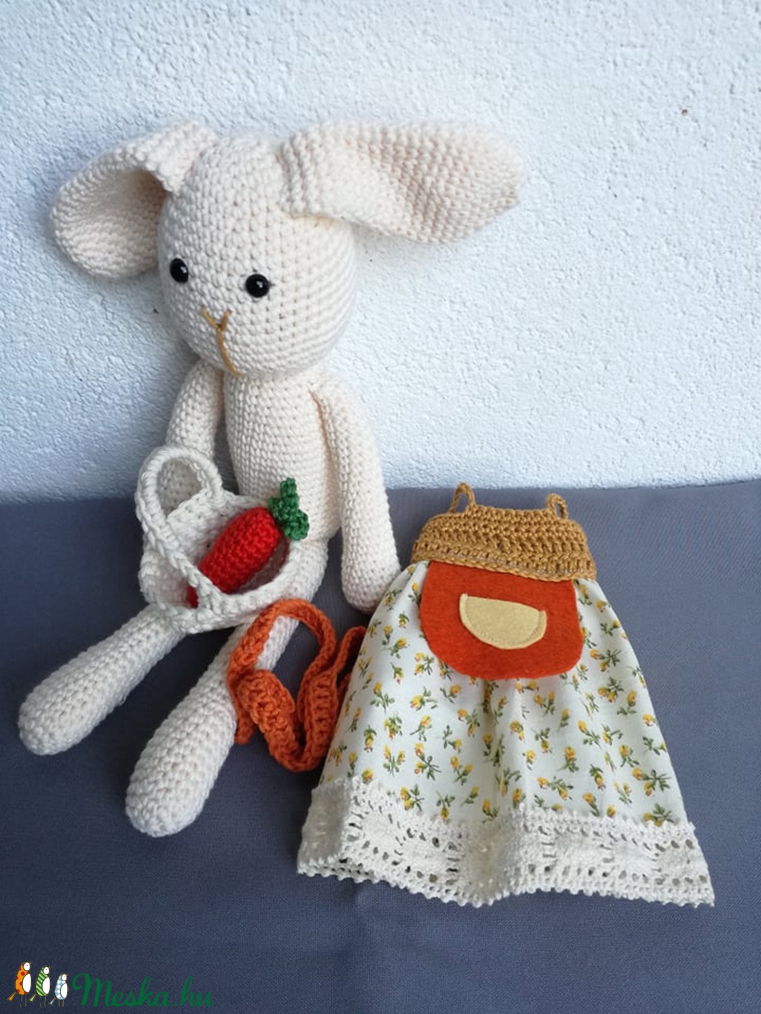 Nyuszi kosárkával - játék & sport - plüssállat & játékfigura - nyuszi - Meska.hu