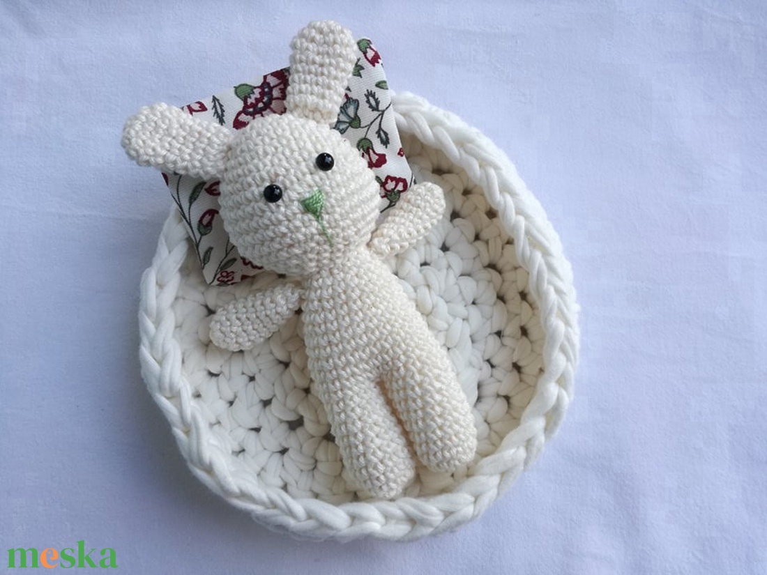 Nyuszi alszik (virágos) - játék & sport - plüssállat & játékfigura - nyuszi - Meska.hu