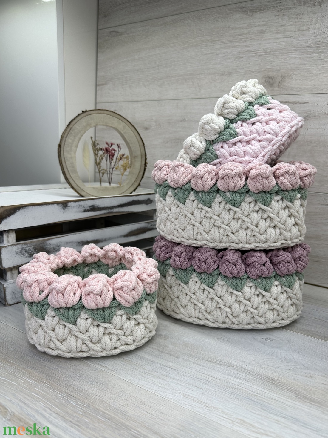Ovális, tulipános, horgolt tároló, kosár - nagy - otthon & életmód - tárolás & rendszerezés - tárolókosár - Meska.hu