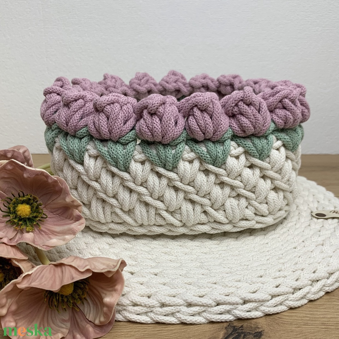 Ovális, tulipános, horgolt tároló, kosár - nagy - otthon & életmód - tárolás & rendszerezés - tárolókosár - Meska.hu