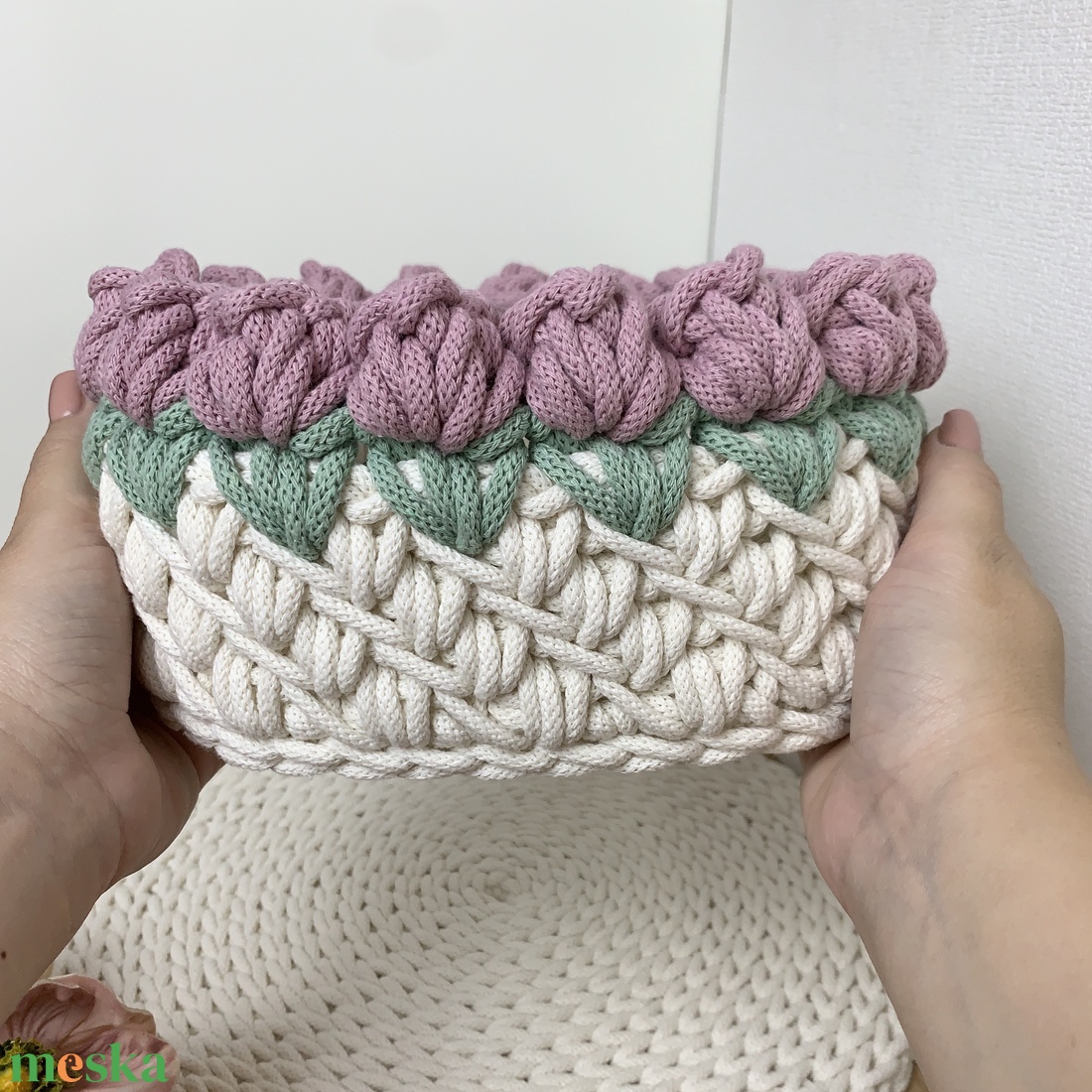 Ovális, tulipános, horgolt tároló, kosár - nagy - otthon & életmód - tárolás & rendszerezés - tárolókosár - Meska.hu