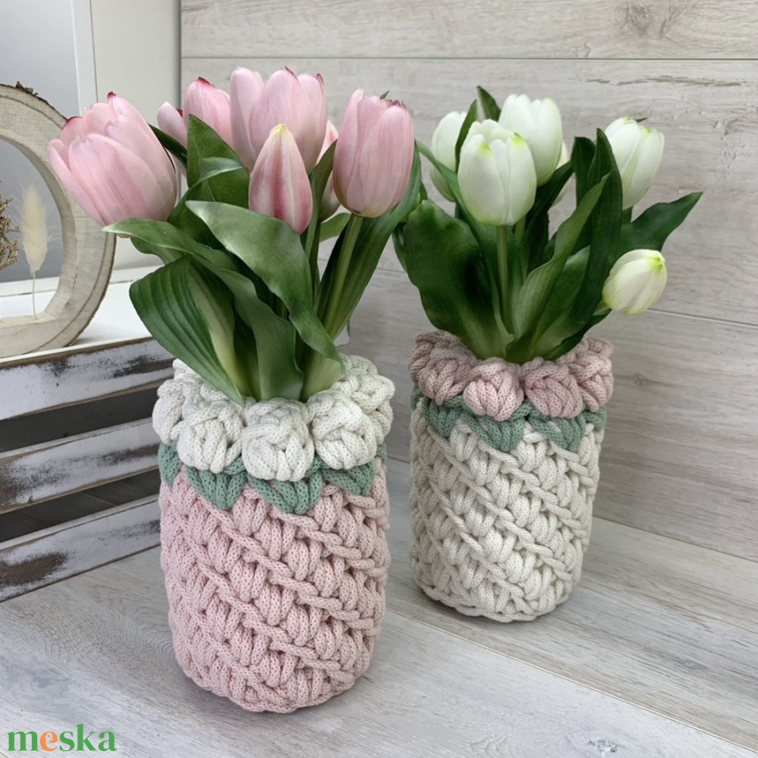 3D tulipános horgolt váza - Színes alap, Ekrü virággal - otthon & életmód - dekoráció - virágdísz és tartó - váza - Meska.hu 3D tulipános horgolt váza - Színes alap, Ekrü virággal - otthon & életmód - dekoráció - virágdísz és tartó - váza - Meska.hu