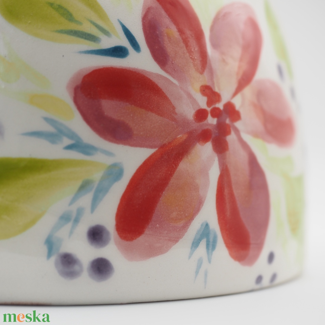 Korongozott, piros virágmintával díszített kerámia tál. - otthon & életmód - dekoráció - asztal és polc dekoráció - dekorációs tál, tartó - Meska.hu