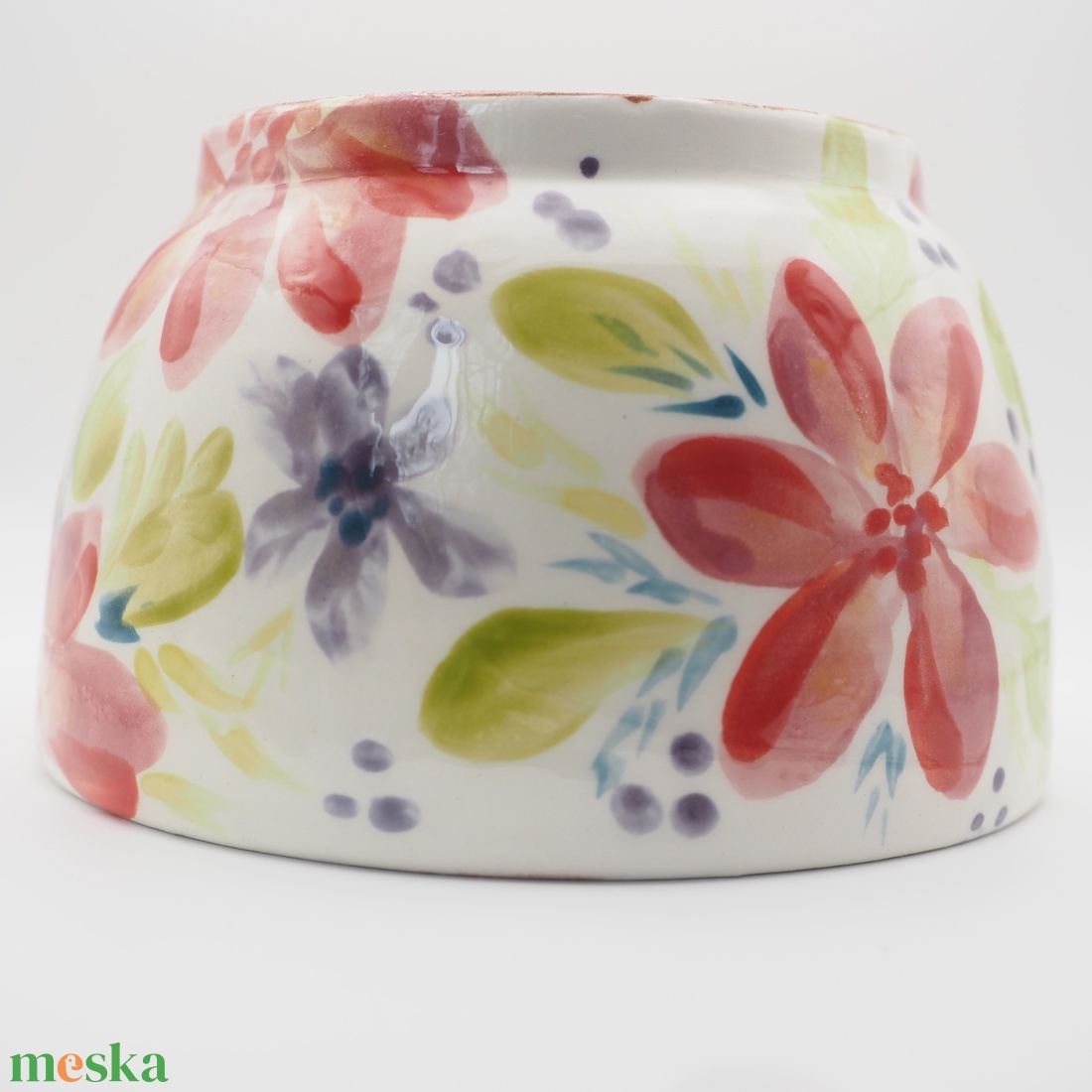 Korongozott, piros virágmintával díszített kerámia tál. - otthon & életmód - dekoráció - asztal és polc dekoráció - dekorációs tál, tartó - Meska.hu