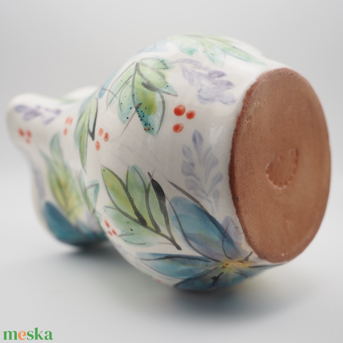 Korongozott, kék virágmintával díszített kerámia kancsó kékeszöld levelekkel - otthon & életmód - dekoráció - asztal és polc dekoráció - dekorációs tál, tartó - Meska.hu