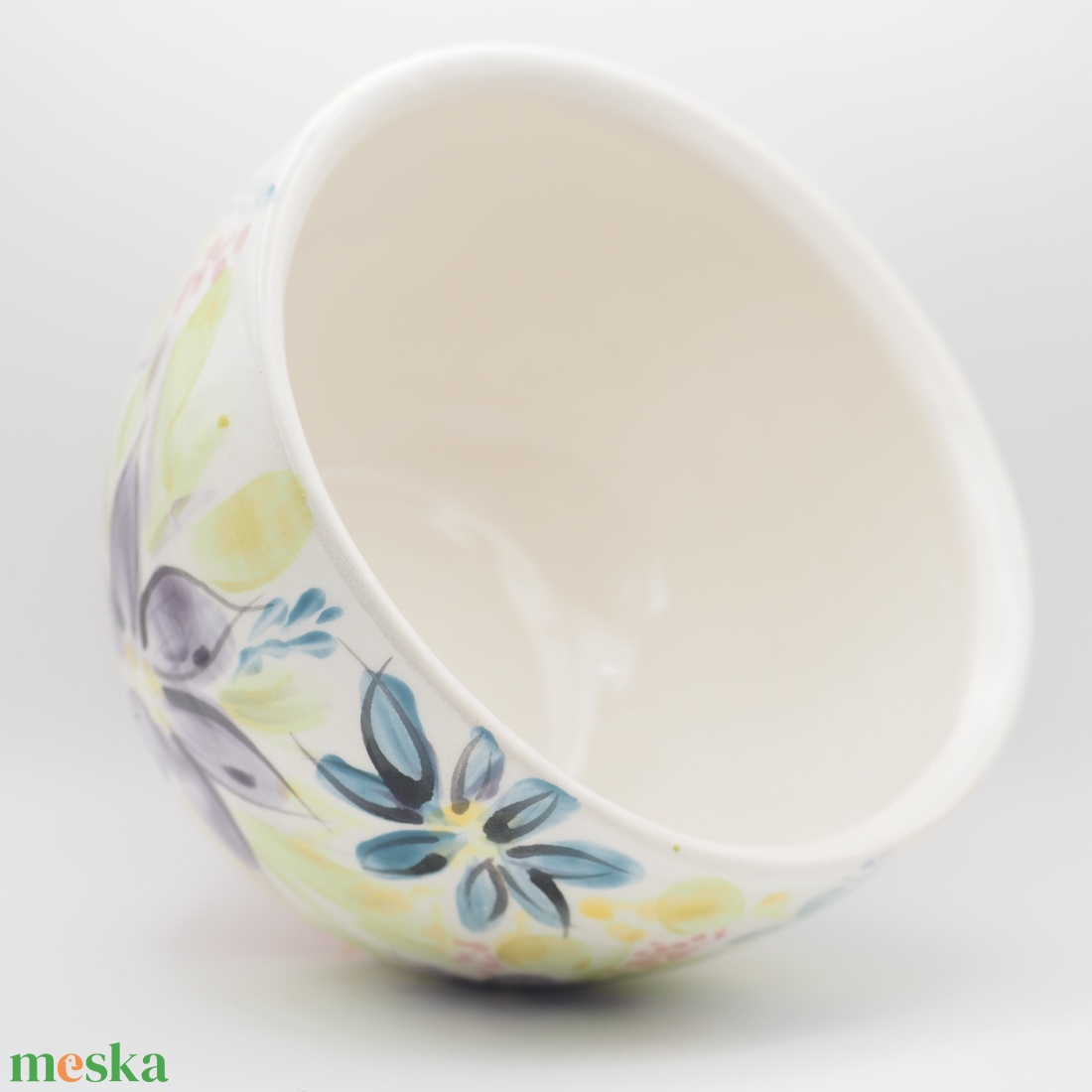 Korongozott, lila virágmintával díszített kerámia tál  - otthon & életmód - dekoráció - asztal és polc dekoráció - dekorációs tál, tartó - Meska.hu