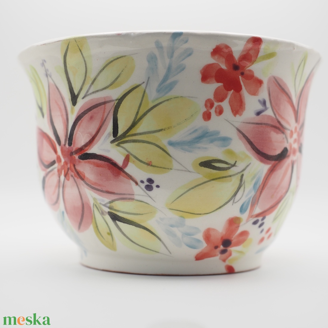 Korongozott, piros virágmintával díszített kerámia tál   - otthon & életmód - dekoráció - asztal és polc dekoráció - dekorációs tál, tartó - Meska.hu