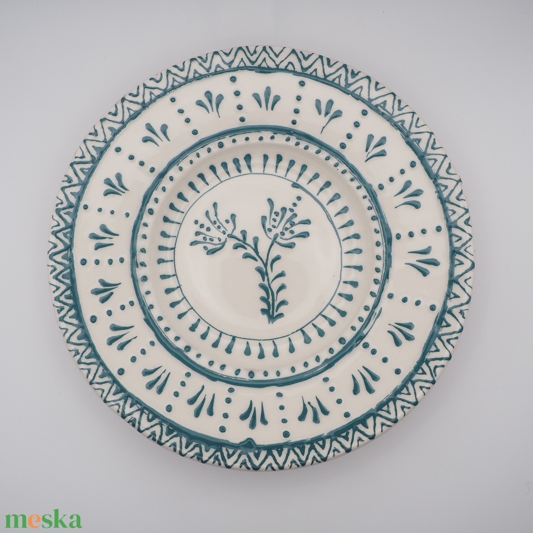 Korongozott kerámia kistányér - Népi ihletésű írókás mintával - otthon & életmód - konyhafelszerelés, tálalás - tálalás - tányér- és poháralátét - Meska.hu