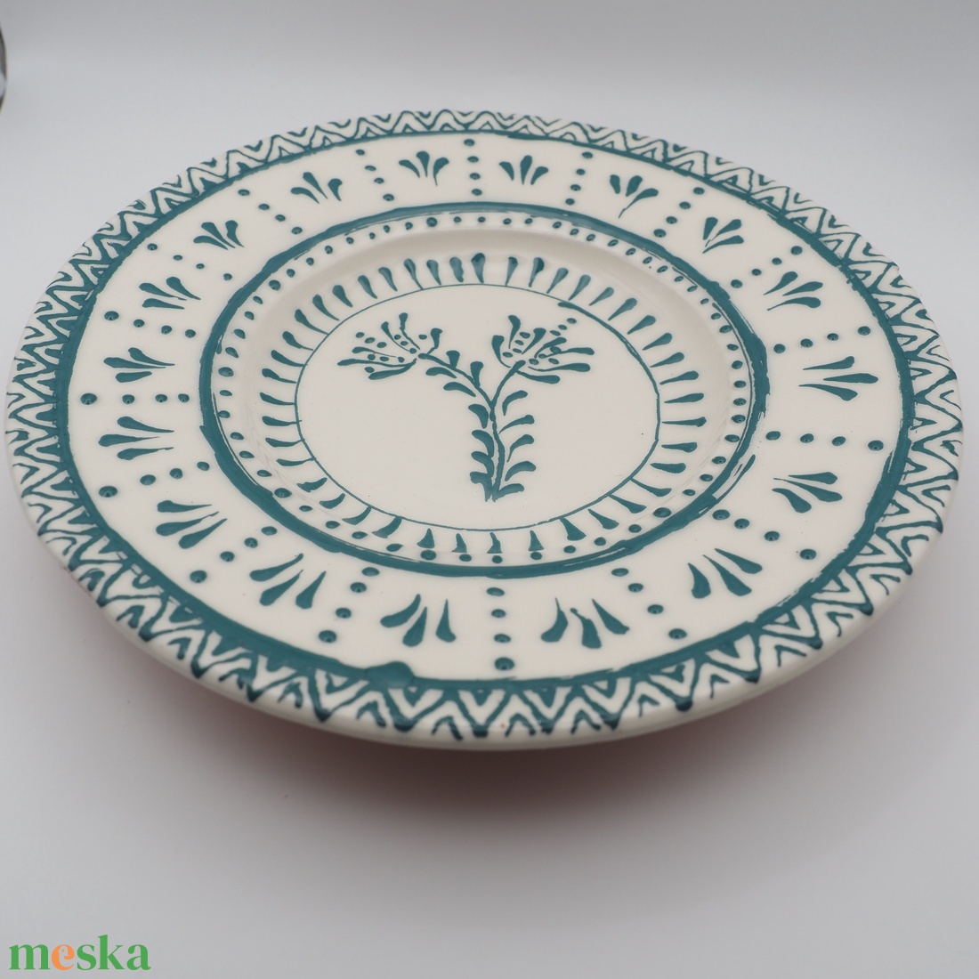 Korongozott kerámia kistányér - Népi ihletésű írókás mintával - otthon & életmód - konyhafelszerelés, tálalás - tálalás - tányér- és poháralátét - Meska.hu