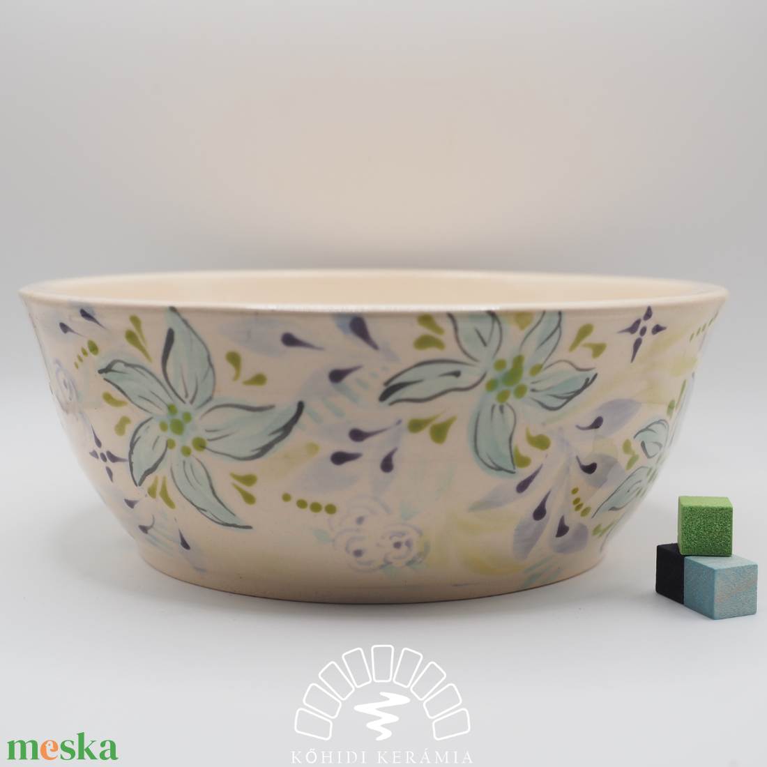 Pasztell kék virágmintával díszített kerámia tál   - otthon & életmód - dekoráció - asztal és polc dekoráció - dekorációs tál, tartó - Meska.hu