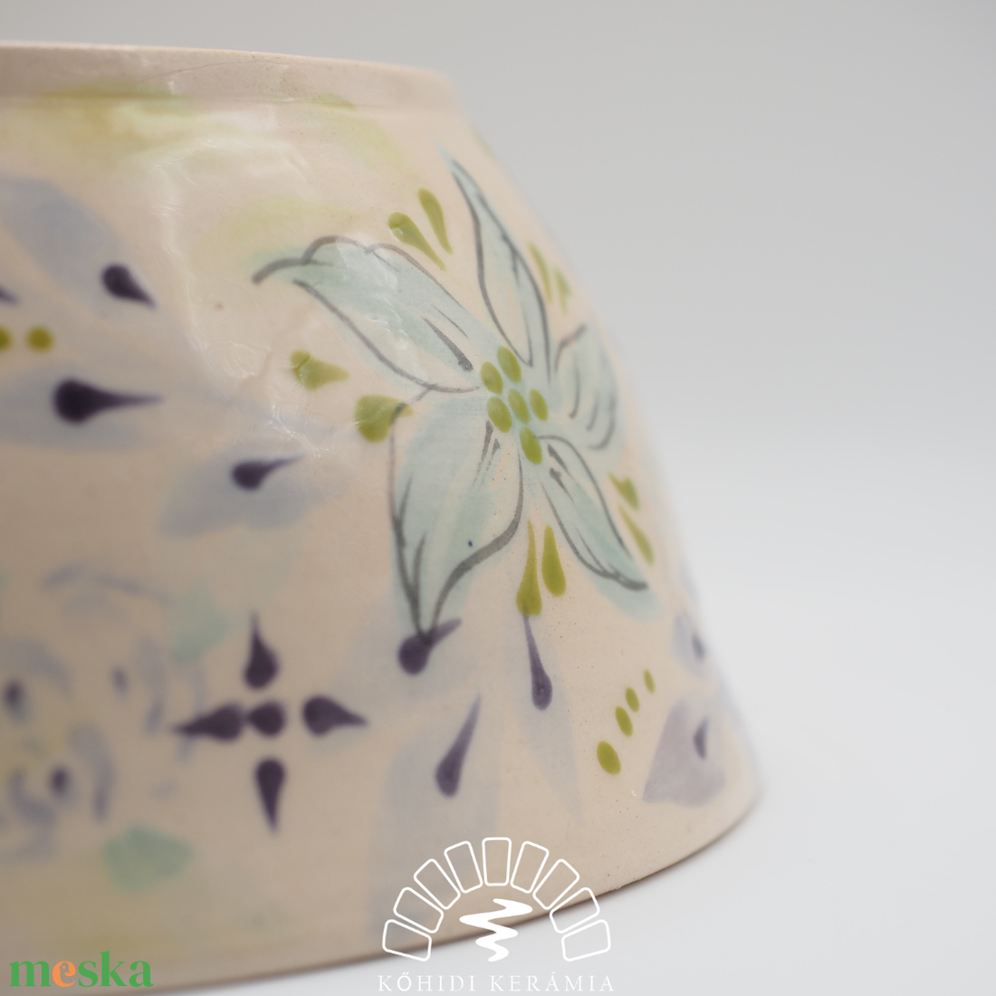 Pasztell kék virágmintával díszített kerámia tál   - otthon & életmód - dekoráció - asztal és polc dekoráció - dekorációs tál, tartó - Meska.hu