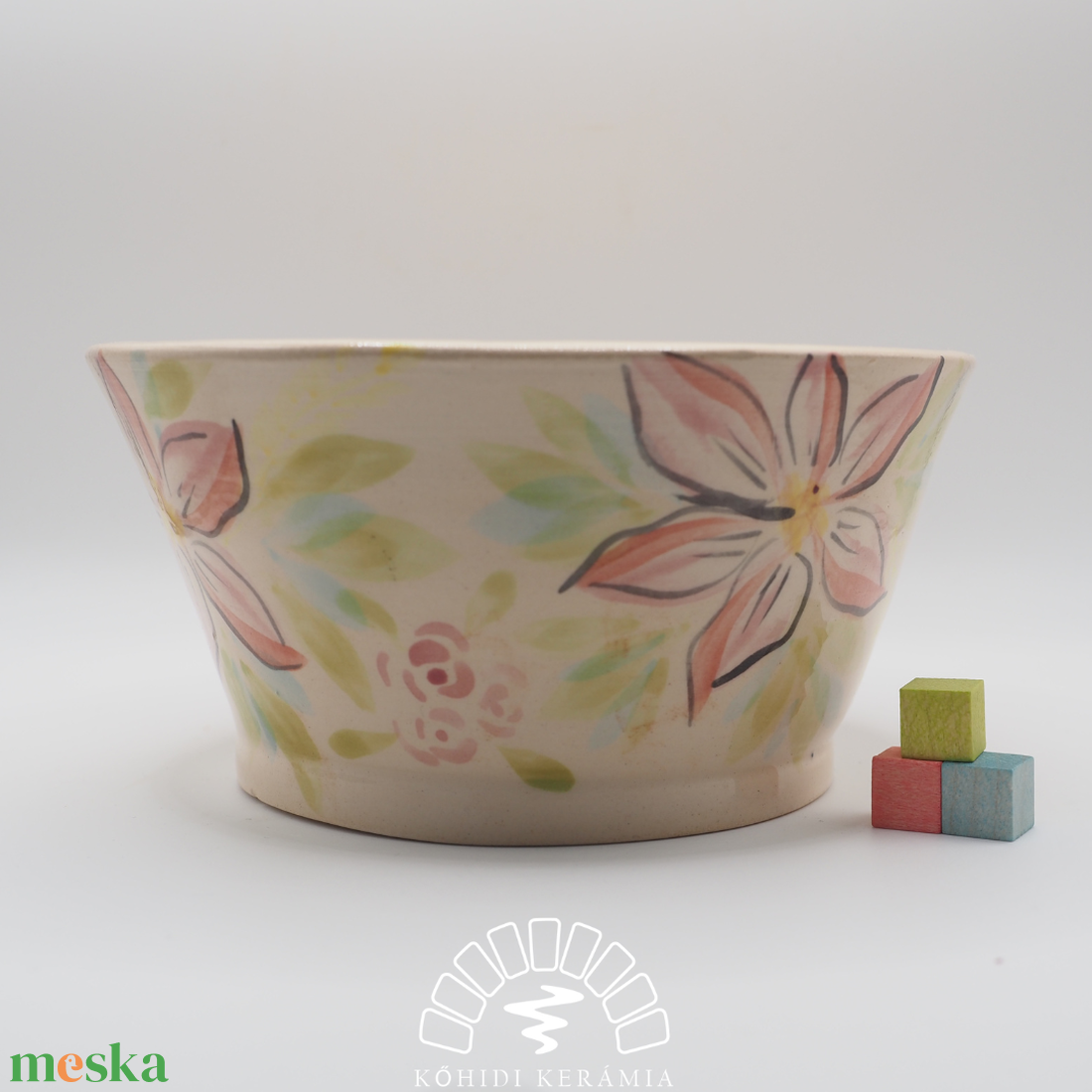 Korongozott, pasztell rózsaszín virágmintával díszített kerámia tál   - otthon & életmód - dekoráció - asztal és polc dekoráció - dekorációs tál, tartó - Meska.hu