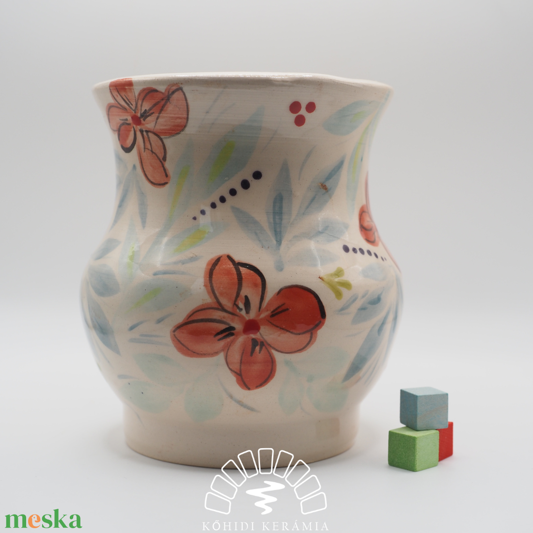 Korongozott, piros virágmintával díszített kerámia váza - otthon & életmód - dekoráció - asztal és polc dekoráció - dekorációs tál, tartó - Meska.hu