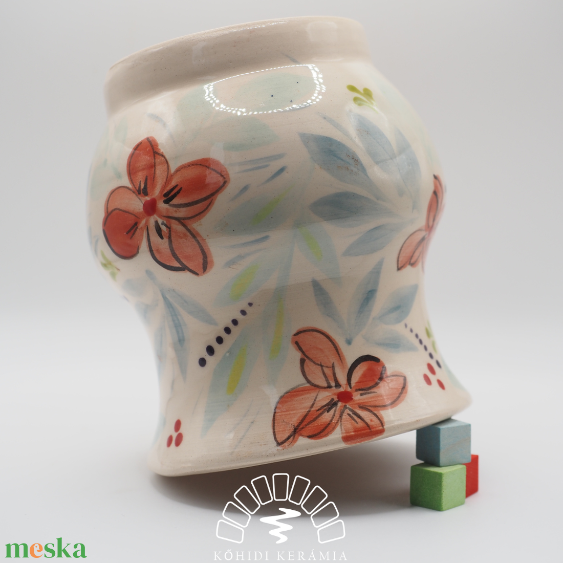 Korongozott, piros virágmintával díszített kerámia váza - otthon & életmód - dekoráció - asztal és polc dekoráció - dekorációs tál, tartó - Meska.hu