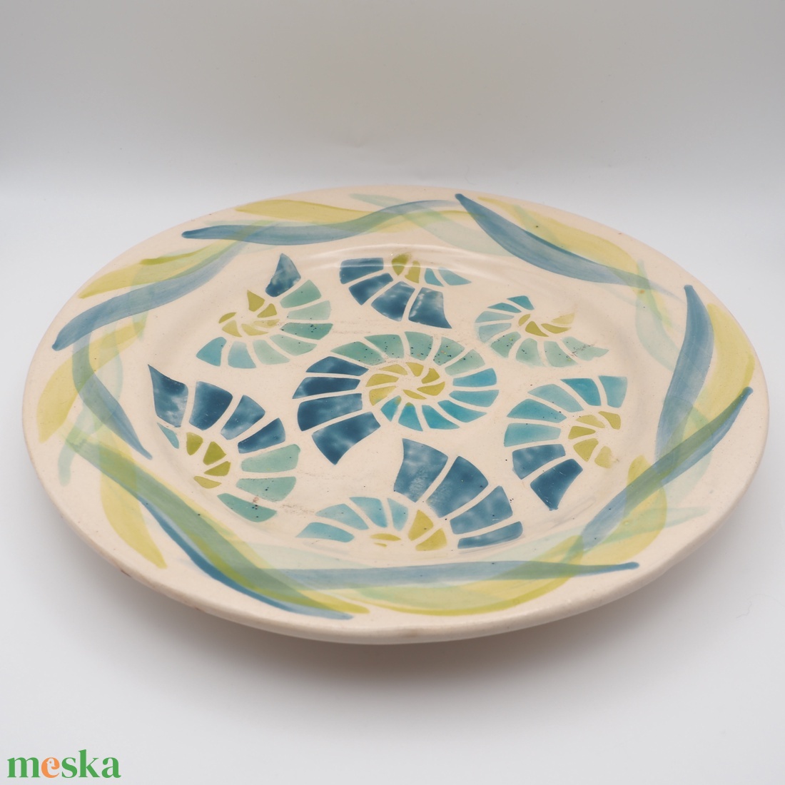 Korongozott kerámia kistányér - Ammonitesz mintával - otthon & életmód - konyhafelszerelés, tálalás - tálalás - tányér- és poháralátét - Meska.hu