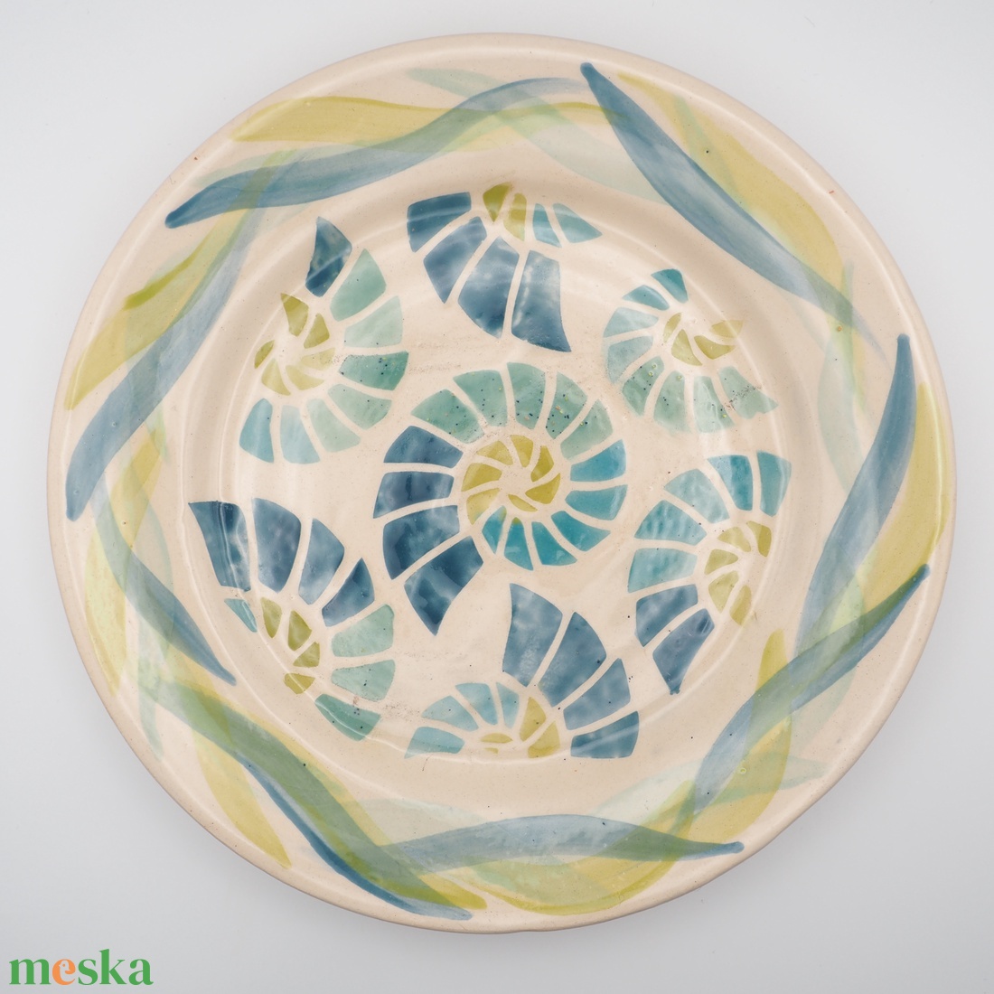 Korongozott kerámia kistányér - Ammonitesz mintával - otthon & életmód - konyhafelszerelés, tálalás - tálalás - tányér- és poháralátét - Meska.hu