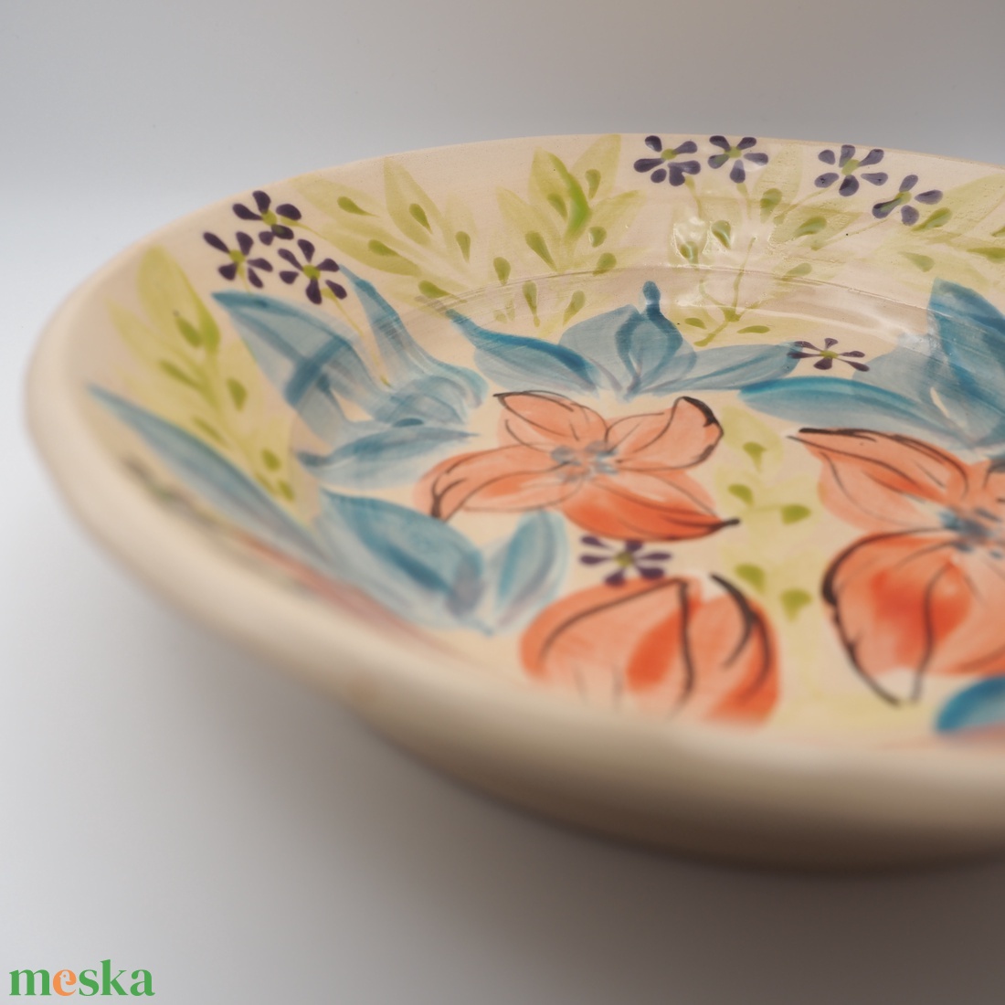 Kézzel készült kerámia tányér � piros virágmintával - otthon & életmód - konyhafelszerelés, tálalás - tálalás - tányér- és poháralátét - Meska.hu