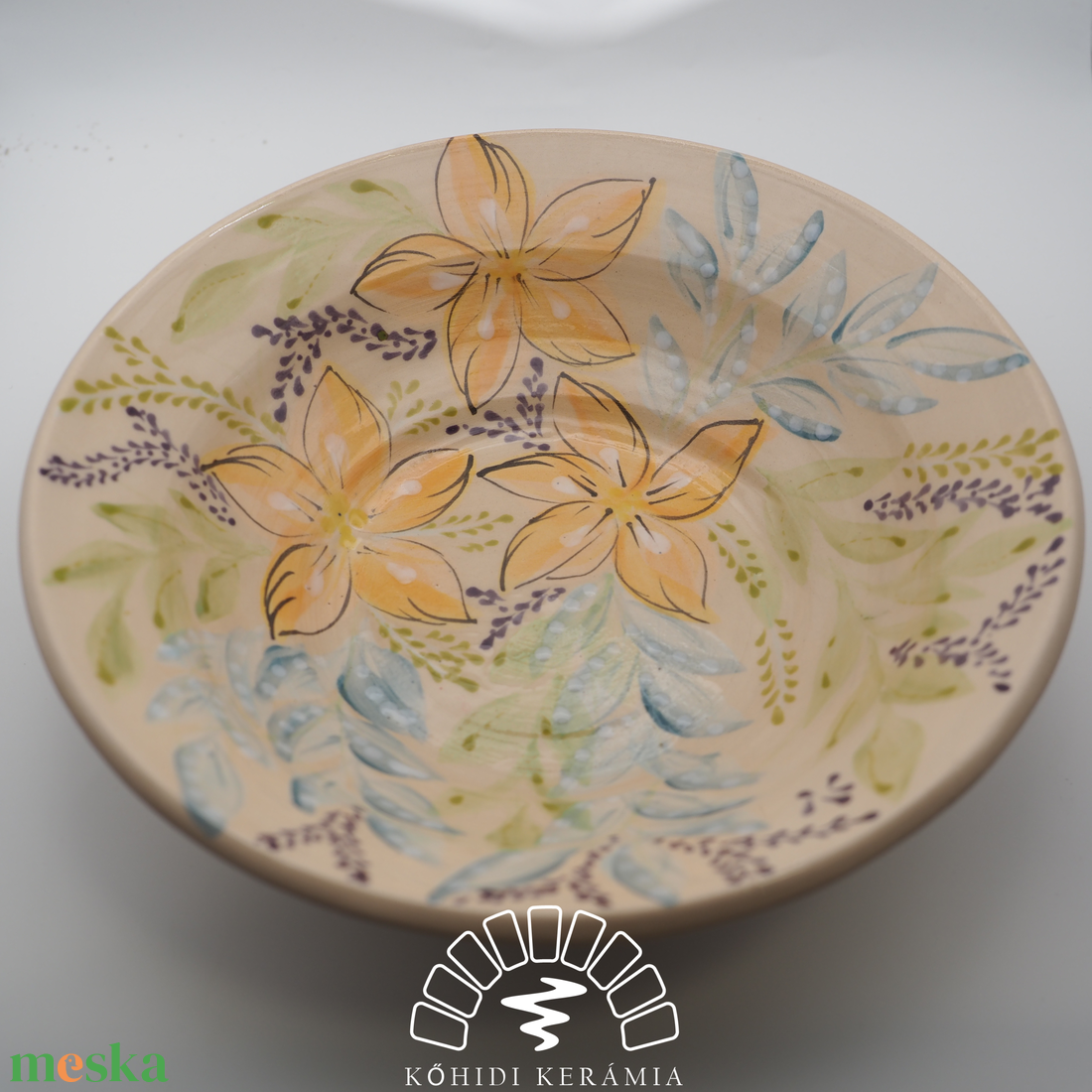 Kézzel készült kerámia tányér � narancs színű virágmintával - otthon & életmód - konyhafelszerelés, tálalás - tálalás - tányér- és poháralátét - Meska.hu