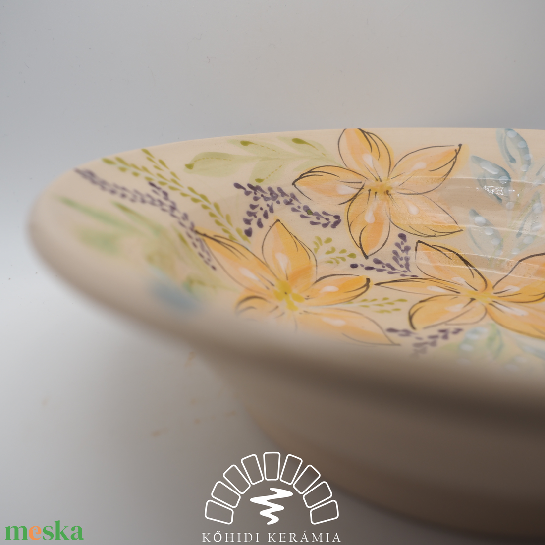 Kézzel készült kerámia tányér � narancs színű virágmintával - otthon & életmód - konyhafelszerelés, tálalás - tálalás - tányér- és poháralátét - Meska.hu