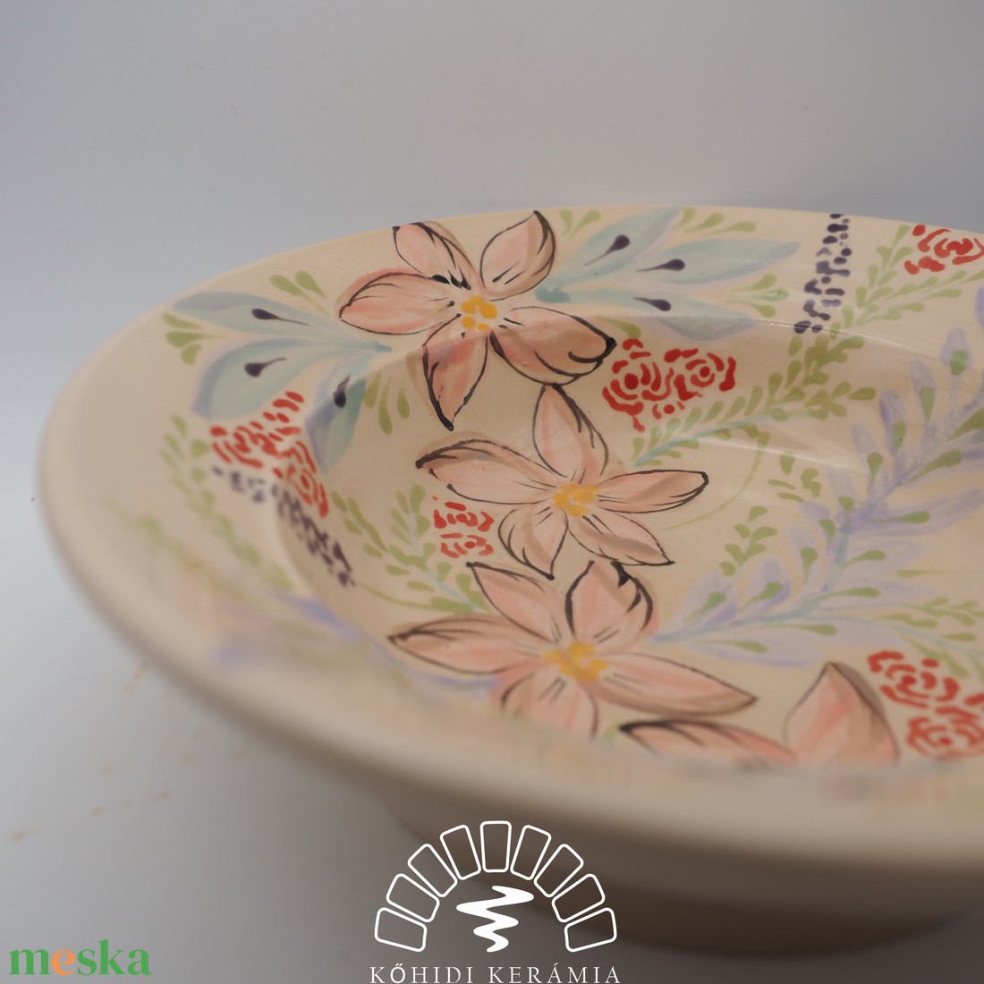 Kézzel készült kerámia mélytányér � rózsíszínű virágmintával - otthon & életmód - konyhafelszerelés, tálalás - tálalás - tányér- és poháralátét - Meska.hu