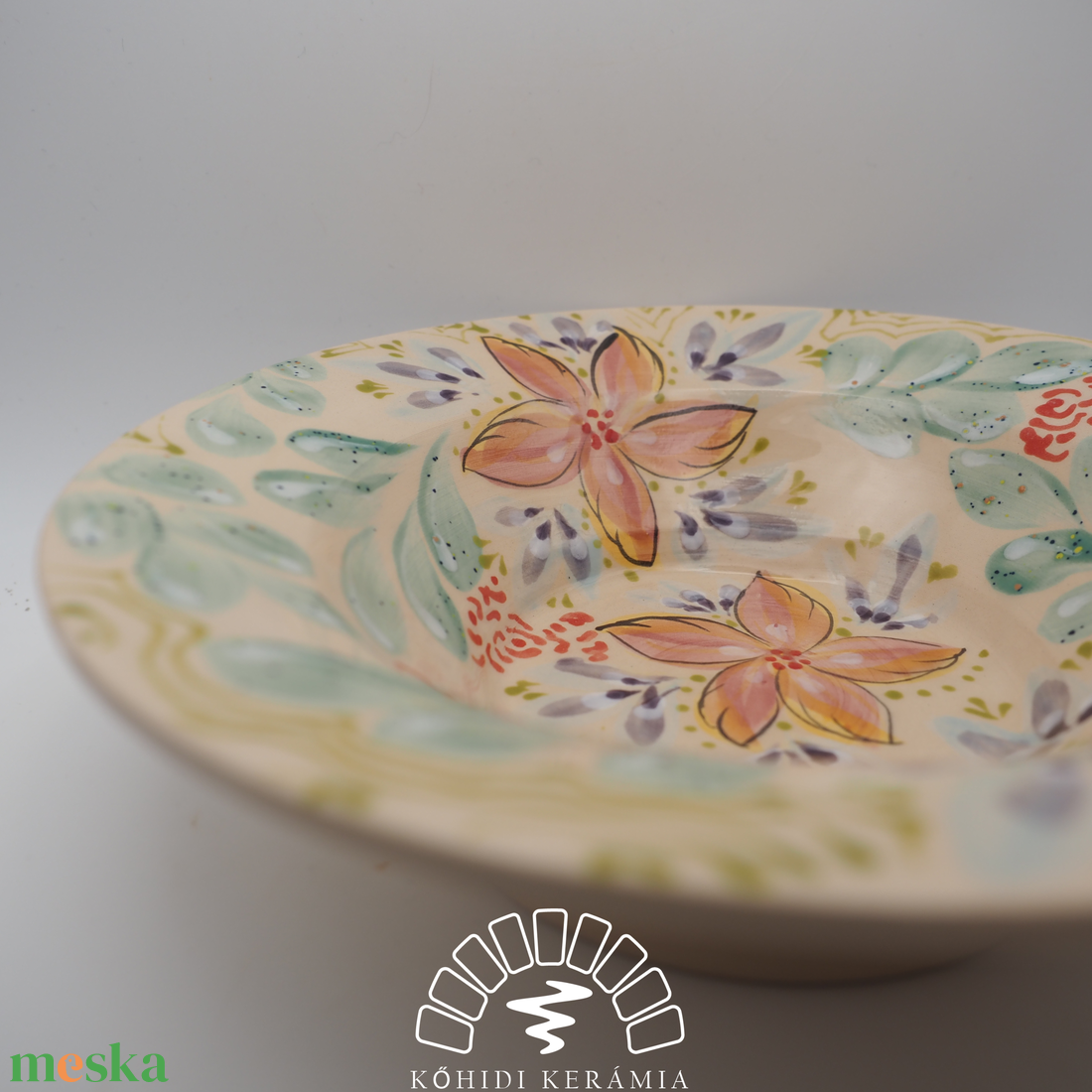 Kézzel készült kerámia mélytányér � piros virágmintával - otthon & életmód - konyhafelszerelés, tálalás - tálalás - tányér- és poháralátét - Meska.hu