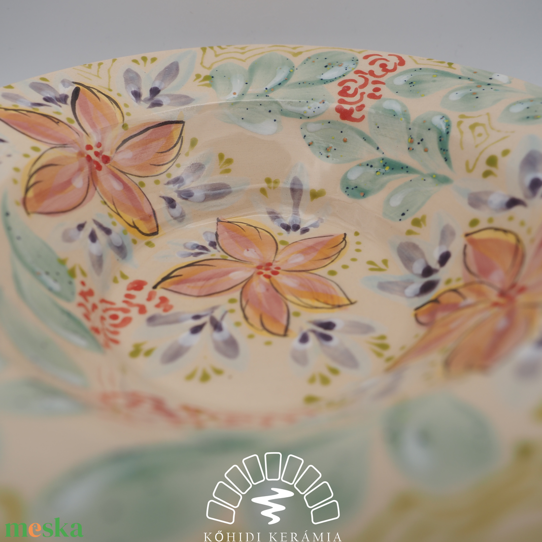 Kézzel készült kerámia mélytányér � piros virágmintával - otthon & életmód - konyhafelszerelés, tálalás - tálalás - tányér- és poháralátét - Meska.hu