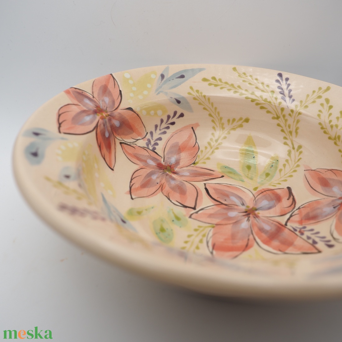 Kézzel készült kerámia mélytányér � piros virágmintával - otthon & életmód - konyhafelszerelés, tálalás - tálalás - tányér- és poháralátét - Meska.hu