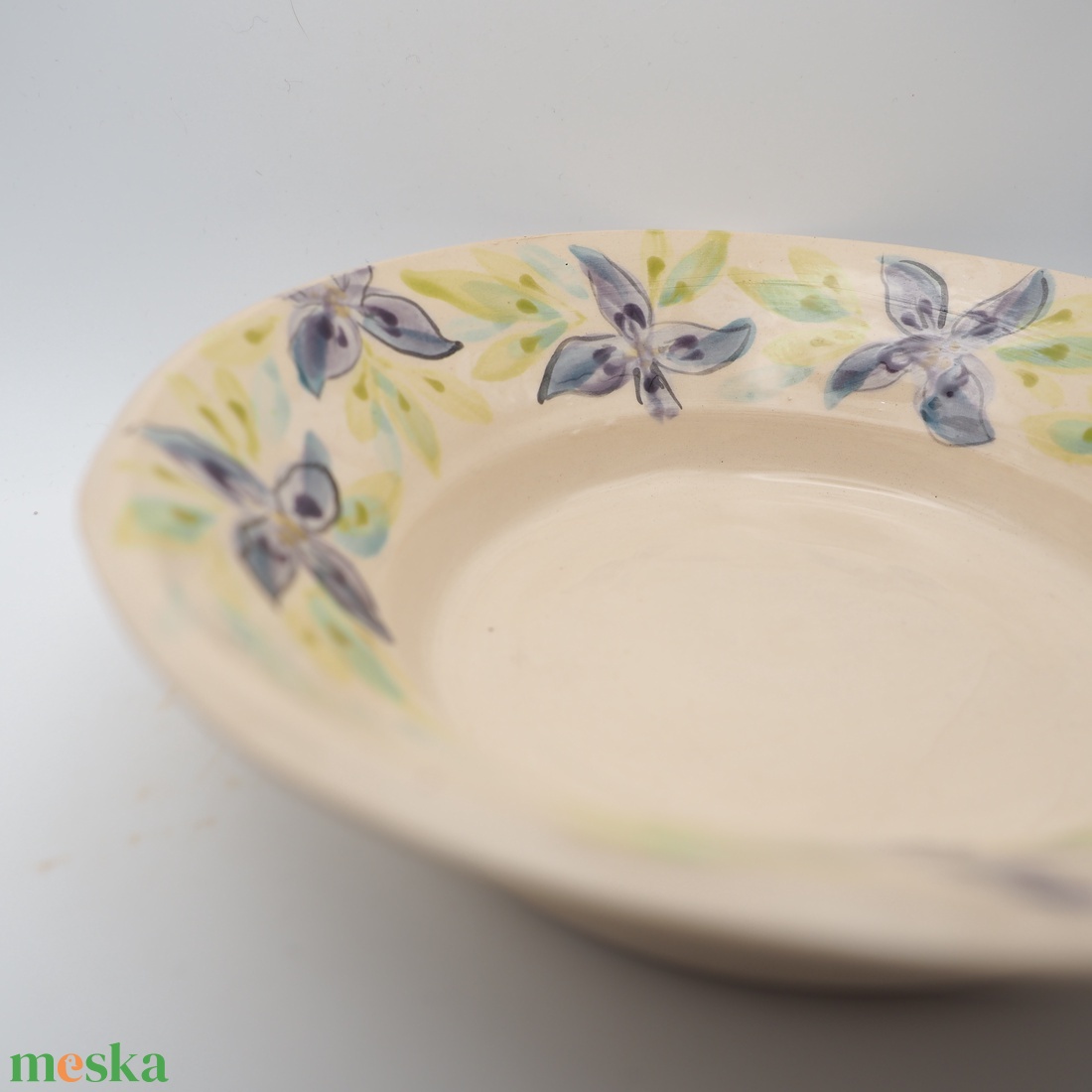 Kerámia mélytányér � lila virágmintával - otthon & életmód - konyhafelszerelés, tálalás - tálalás - tányér- és poháralátét - Meska.hu