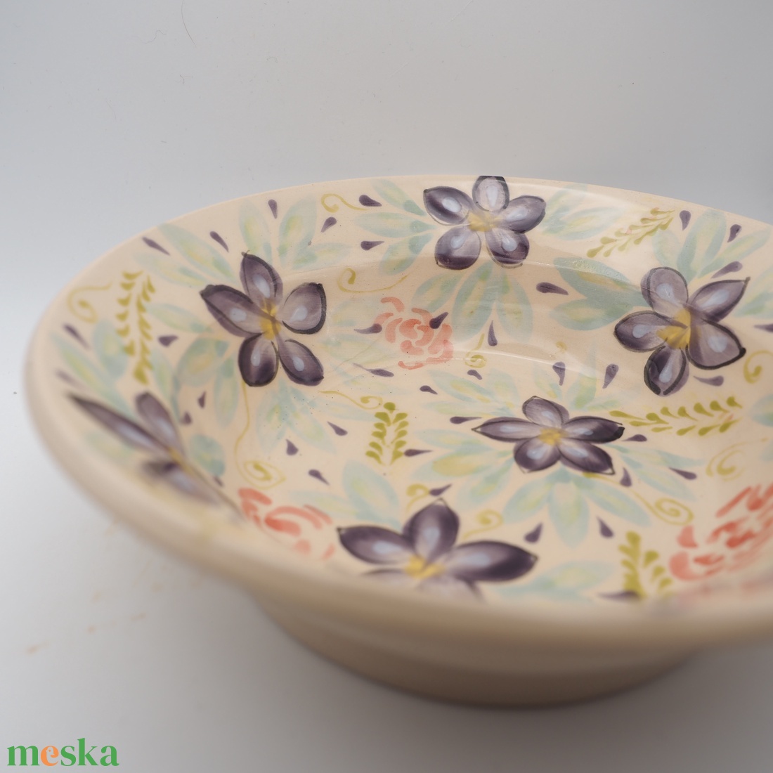 Kerámia mélytányér � ibolya lila virágmintával - otthon & életmód - konyhafelszerelés, tálalás - tálalás - tányér- és poháralátét - Meska.hu