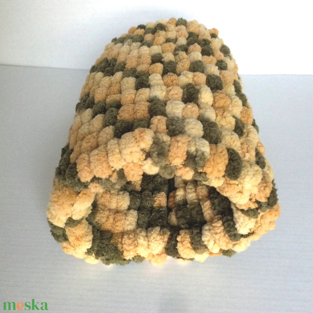 Egyedi pompon muff - kézmelegítő sok apró pomponból nőknek és lányoknak, jó vastag meleg - a bézs és khaki színekben - ruha & divat - sisakhuzat - Meska.hu Egyedi pompon muff - kézmelegítő sok apró pomponból nőknek és lányoknak, jó vastag meleg - a bézs és khaki színekben - ruha & divat - sisakhuzat - Meska.hu