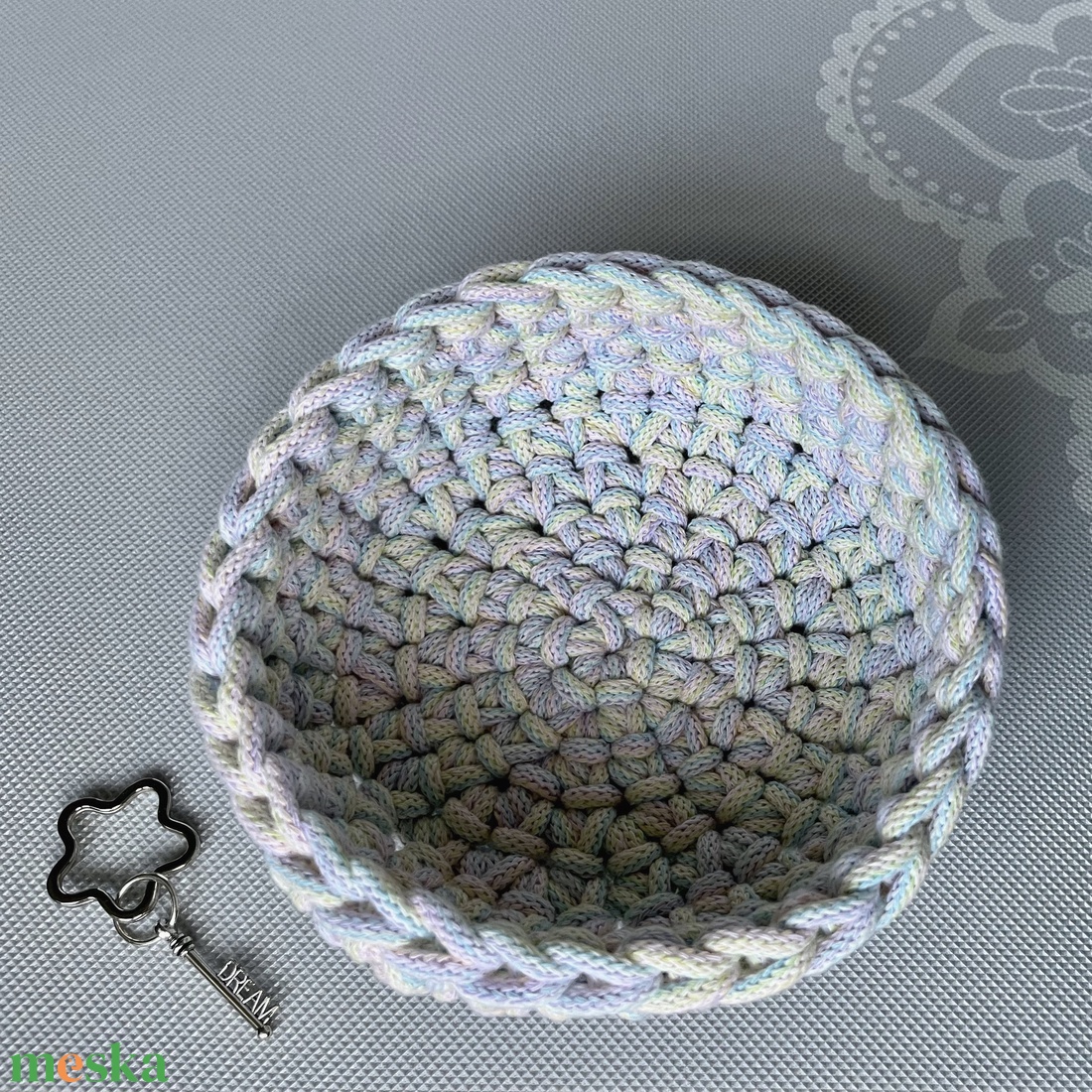 Horgolt kulcstartó kosár különleges pasztell fonalból - Kisherceg design - otthon & életmód - tárolás & rendszerezés - tárolókosár - Meska.hu