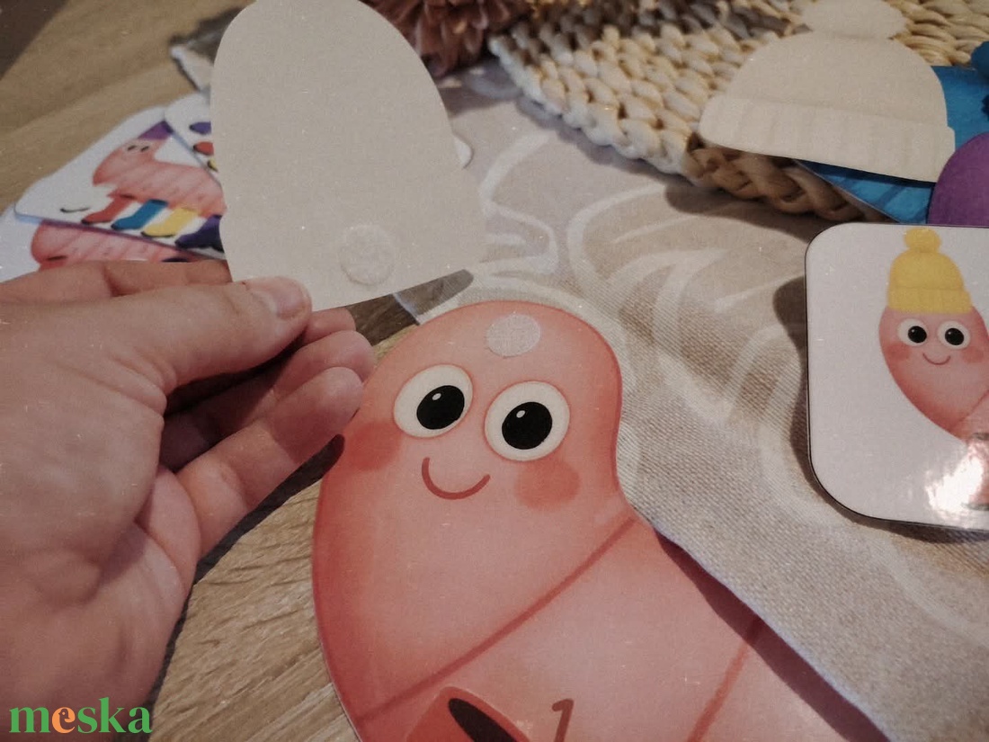 Guszti giliszta öltöztető - játék & sport - készségfejlesztő és logikai játék - memória játékok - Meska.hu