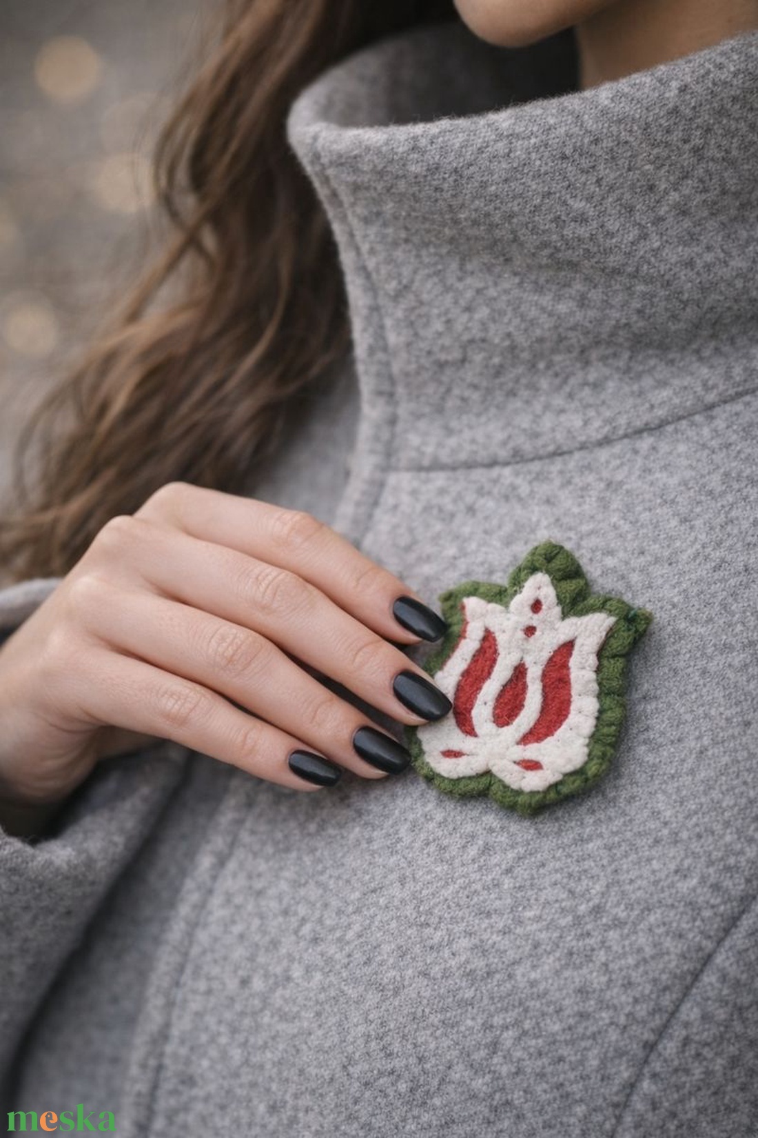 Tulipános filc kokárda  - ékszer - kitűző és bross - Meska.hu