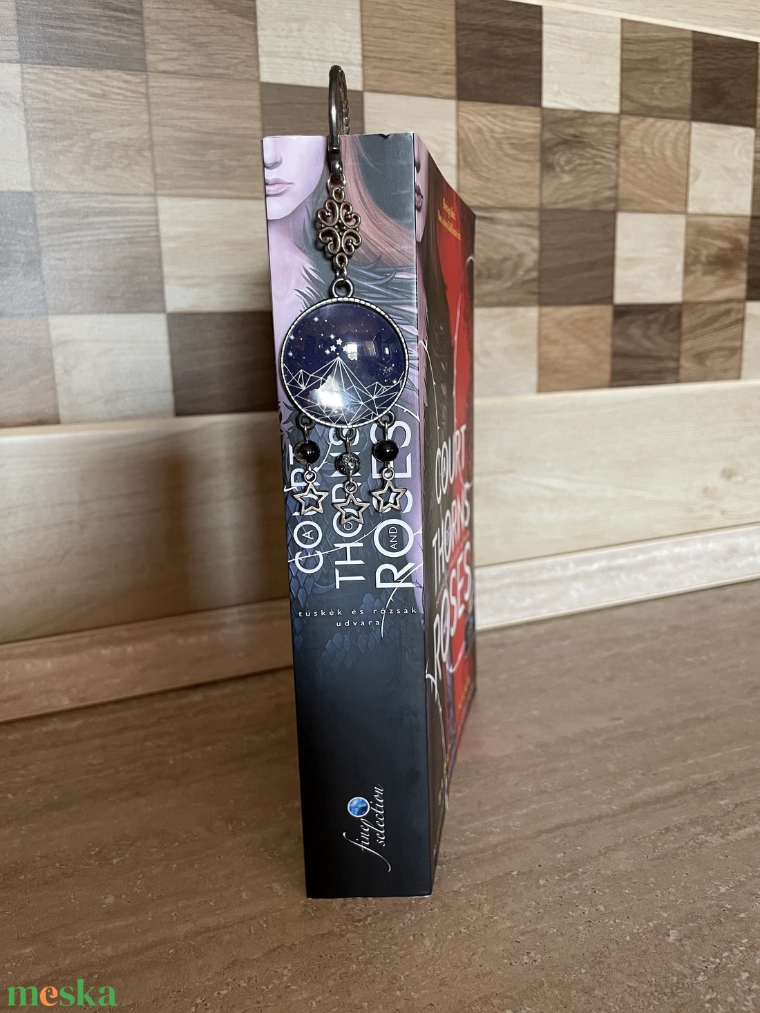 ACOTAR témájú könyvjelző - könyv & zene - könyvjelző - Meska.hu ACOTAR témájú könyvjelző - könyv & zene - könyvjelző - Meska.hu