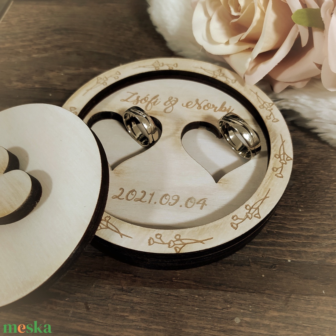 Esküvői gyűrűtartó fa doboz, gyűrűpárna saját névvel - esküvő - kiegészítők - gyűrűtartó & gyűrűpárna - Meska.hu