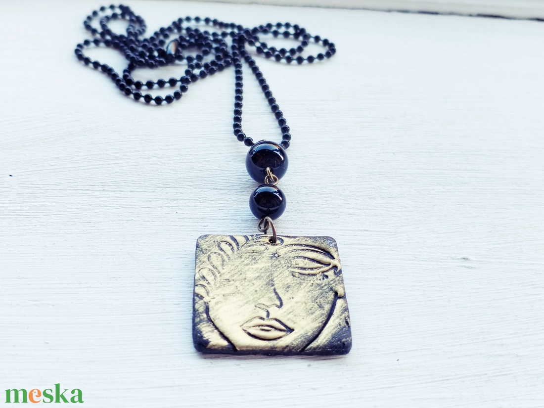 Magabiztos nő - ónix amulett - ékszer - nyaklánc - medálos nyaklánc - Meska.hu Magabiztos nő - ónix amulett - ékszer - nyaklánc - medálos nyaklánc - Meska.hu