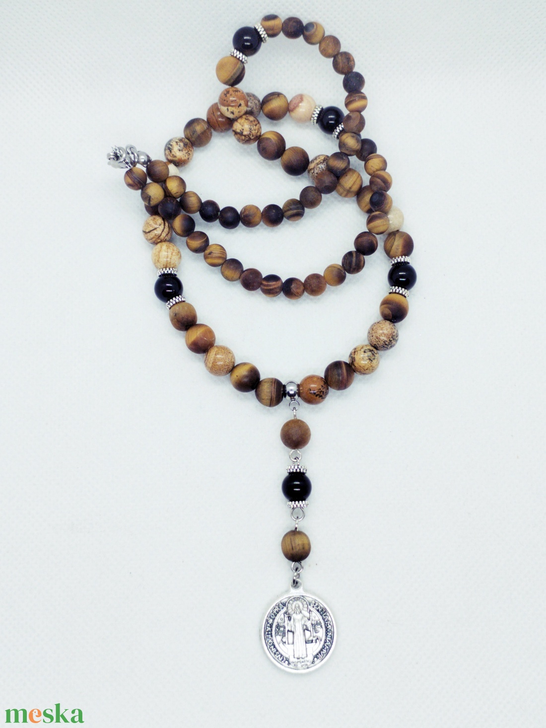 Szent Benedek amulett tigrisszemből és jáspisból  Férfias védelem és erő - ékszer - nyaklánc - gyöngyös nyaklánc - Meska.hu