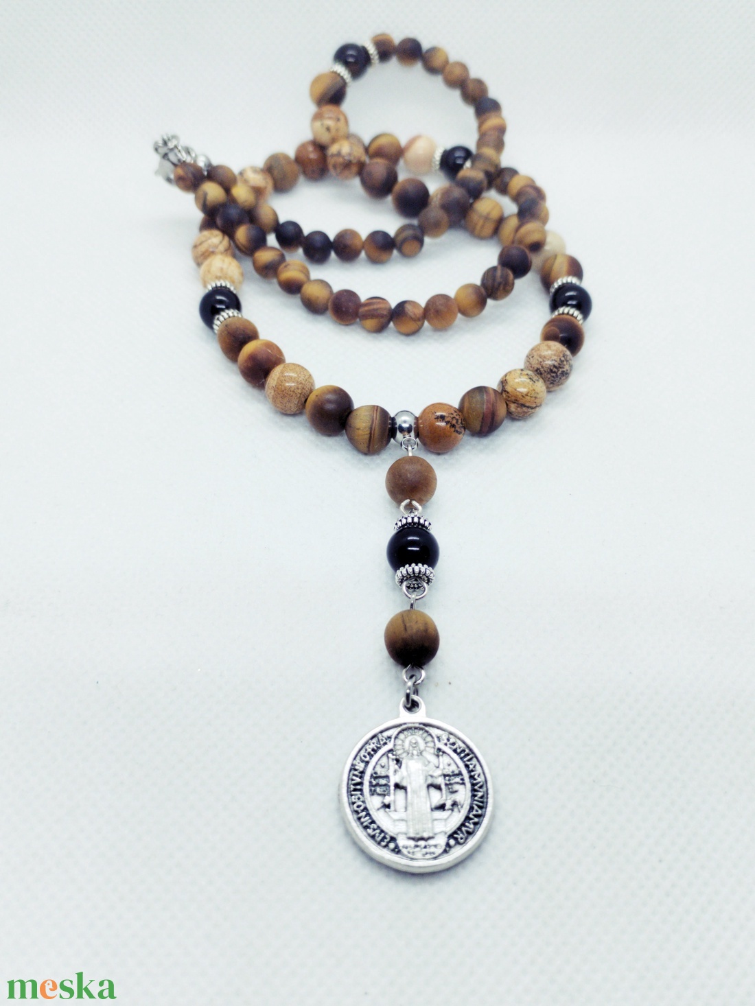 Szent Benedek amulett tigrisszemből és jáspisból  Férfias védelem és erő - ékszer - nyaklánc - gyöngyös nyaklánc - Meska.hu
