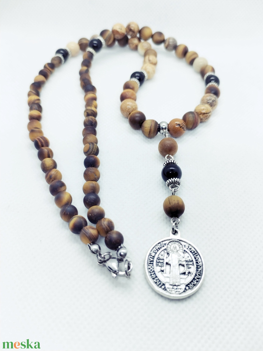 Szent Benedek amulett tigrisszemből és jáspisból  Férfias védelem és erő - ékszer - nyaklánc - gyöngyös nyaklánc - Meska.hu